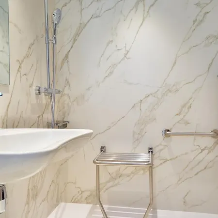 Eurostars Astoria Hotell 3*